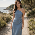 Hellblaues Midikleid mit einem Träger