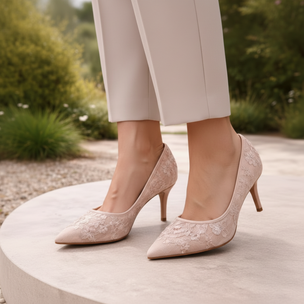 Beige Spitzenpumps