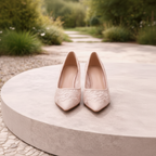 Beige Spitzenpumps